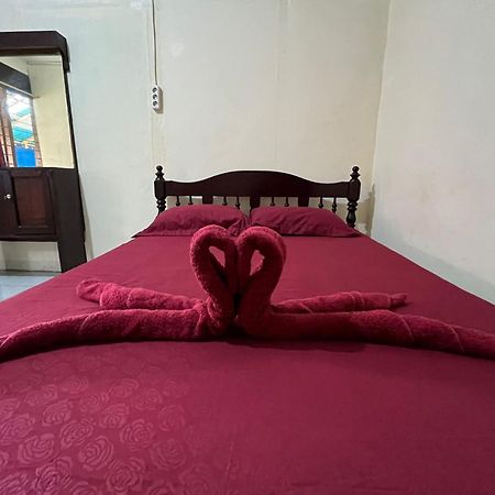 El Homestay Бунакен Екстериор снимка