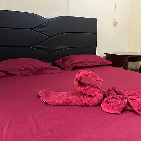 El Homestay Бунакен Екстериор снимка