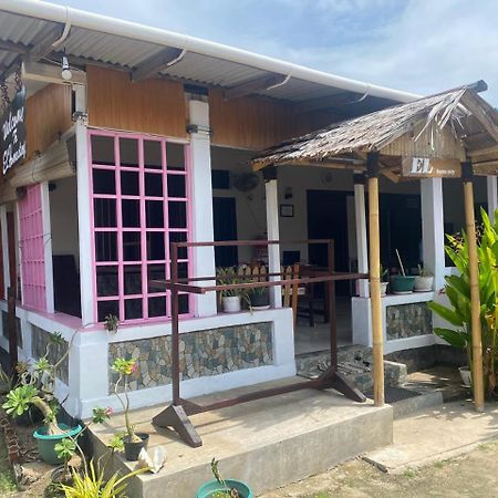 El Homestay Бунакен Екстериор снимка