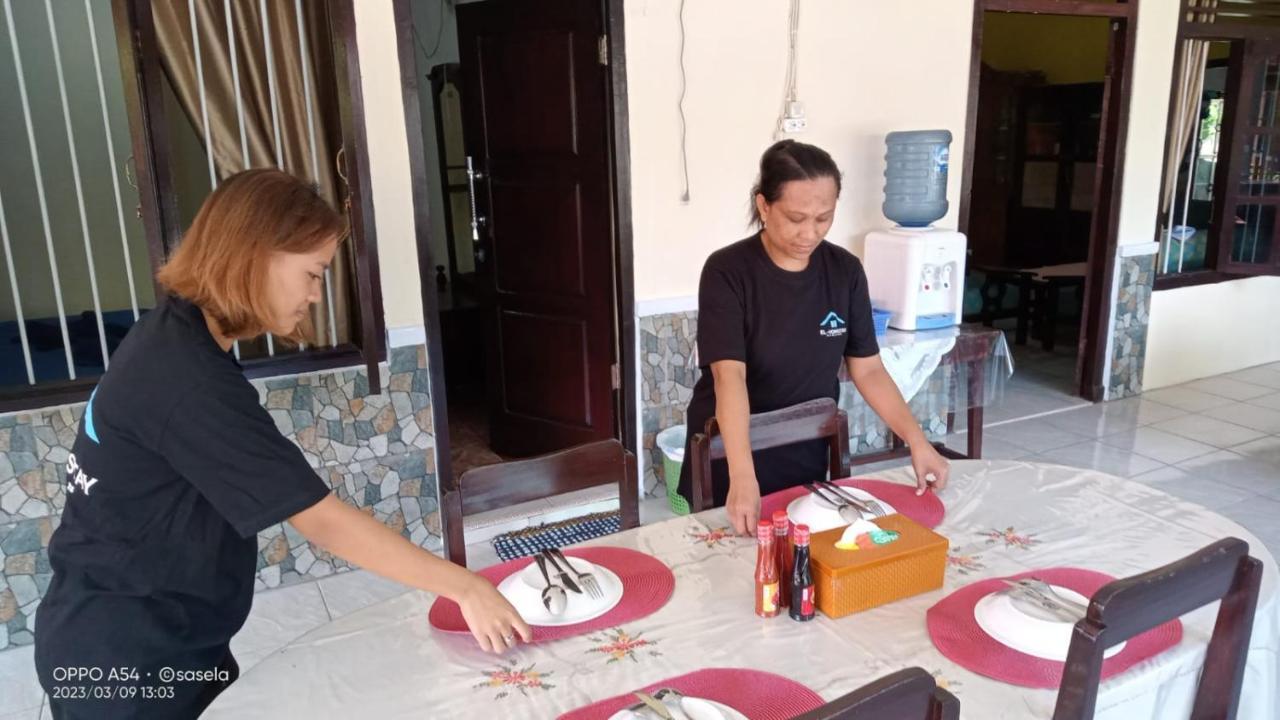 El Homestay Бунакен Екстериор снимка