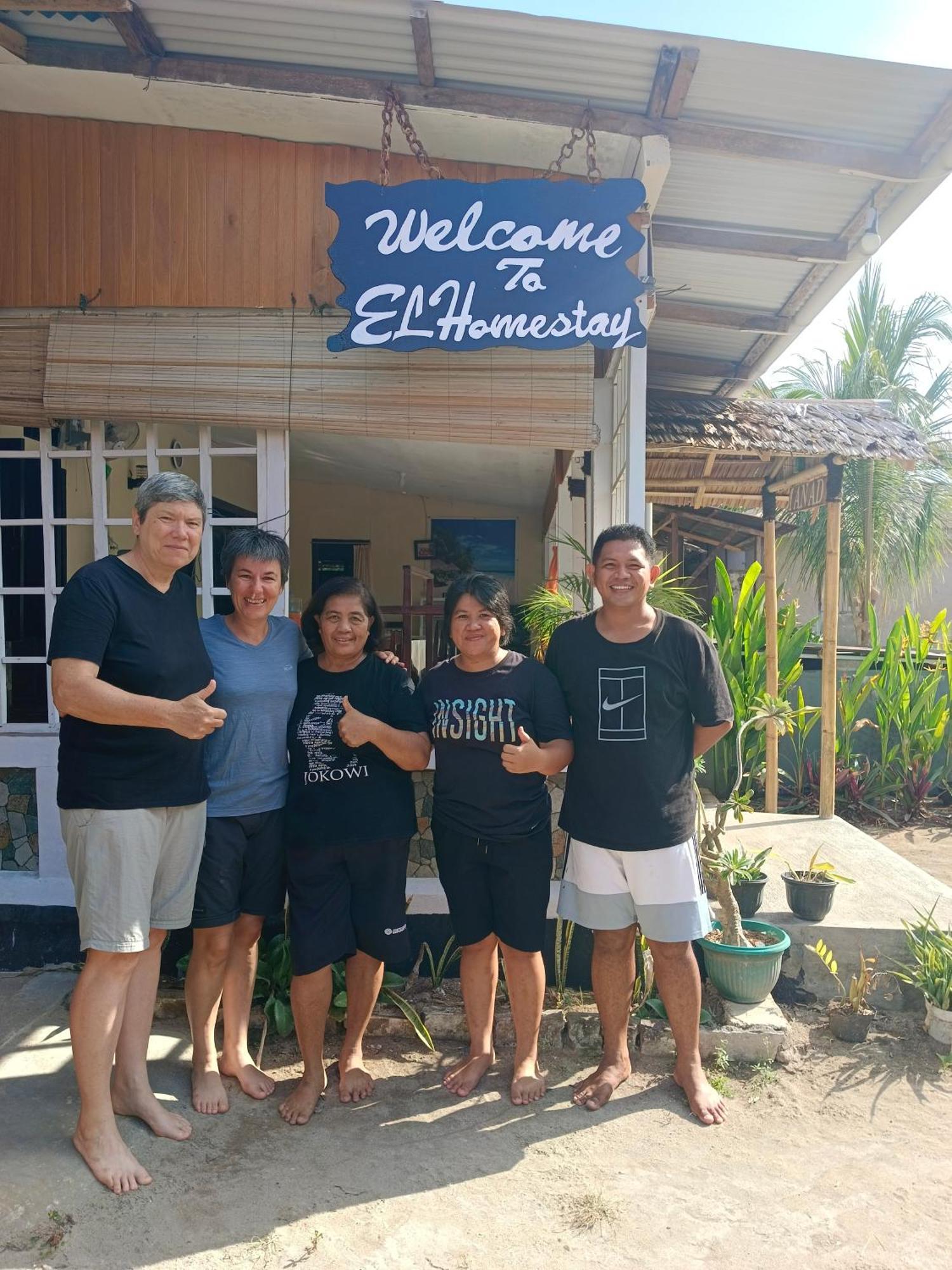 El Homestay Бунакен Екстериор снимка