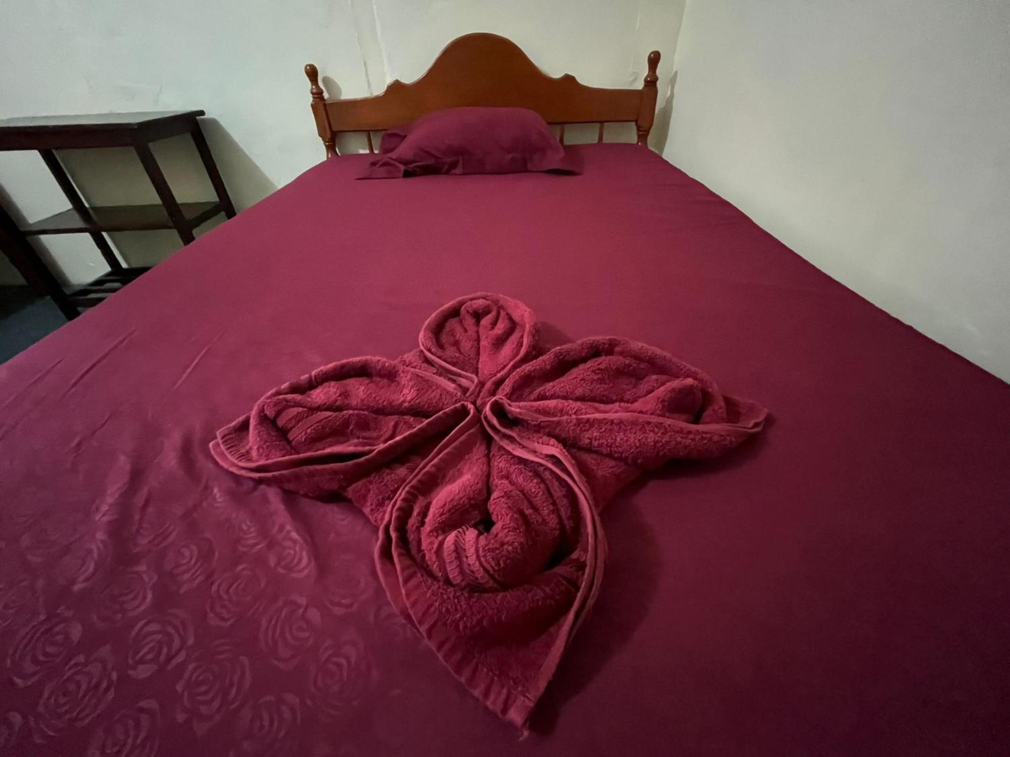 El Homestay Бунакен Екстериор снимка