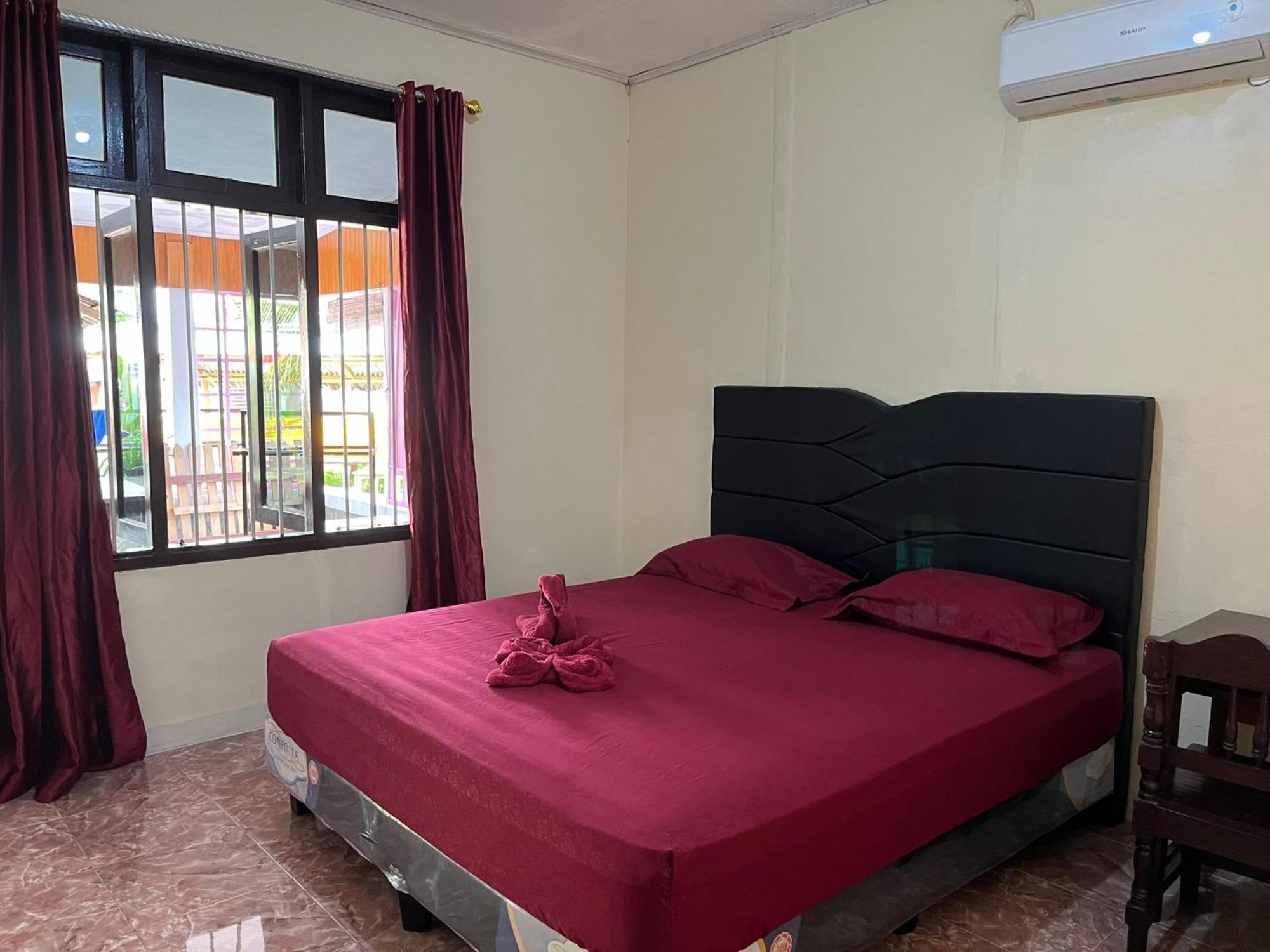 El Homestay Бунакен Екстериор снимка