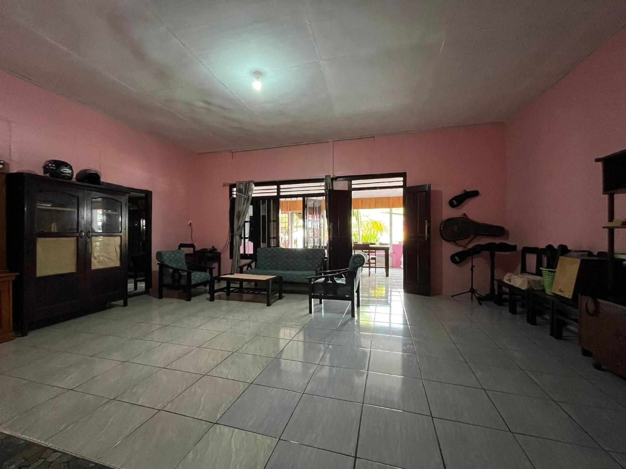 El Homestay Бунакен Екстериор снимка