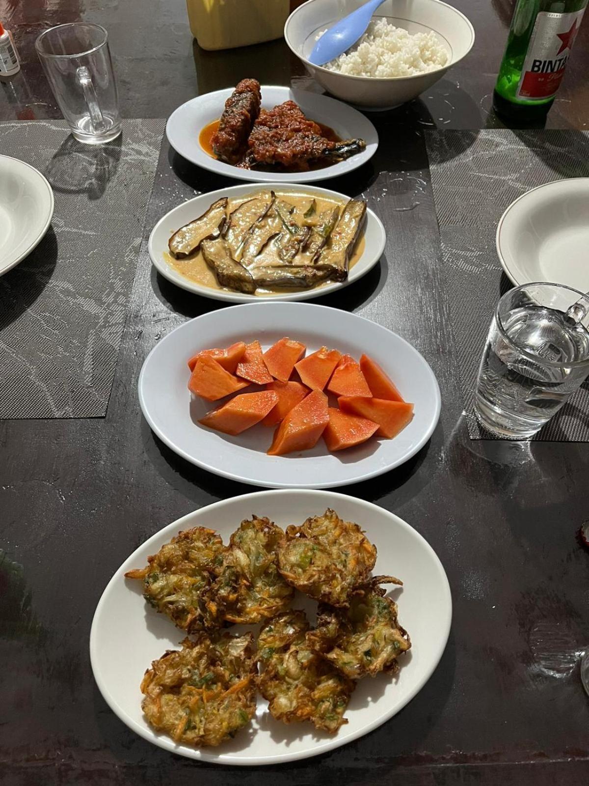 El Homestay Бунакен Екстериор снимка
